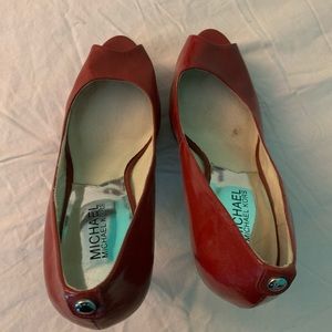 Red heels! Worn twice in good conditions.